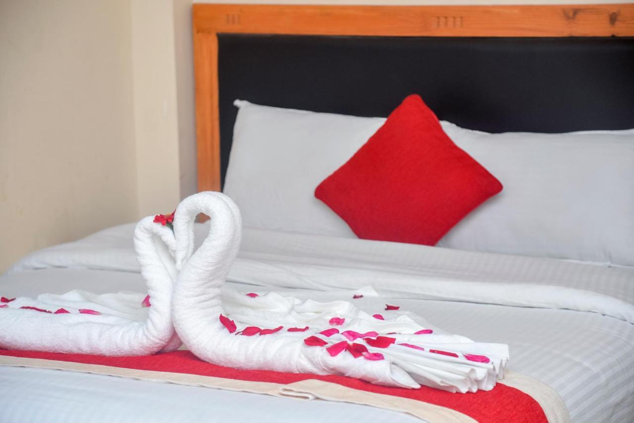 Hotel Greenland Safari Саураха Екстер'єр фото
